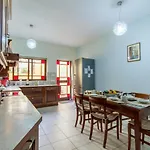 Case de vacanță Well Located Townhouse & Courtyard Kalka - Happy