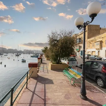 Well Located Townhouse & Courtyard Kalka - Happy Ferienhaus Kalkara