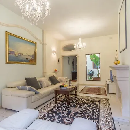 Well Located Townhouse & Courtyard Kalka - Happy * Kalkara