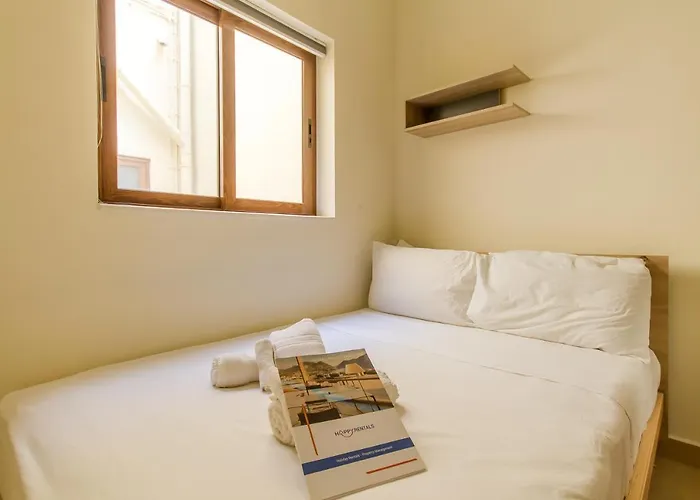 Well Located Townhouse & Courtyard Kalka - Happy Σπίτι διακοπών