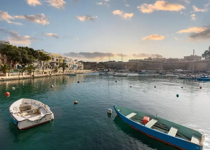 Well Located Townhouse & Courtyard Kalka - Happy Σπίτι διακοπών