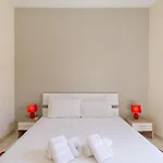 Well Located Townhouse & Courtyard Kalka - Happy 펜션 *