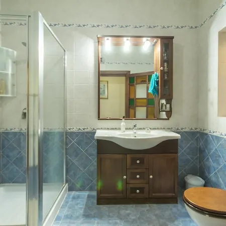 Well Located Townhouse & Courtyard Kalka - Happy * Kalkara