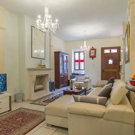 Well Located Townhouse & Courtyard Kalka - Happy Kalkara