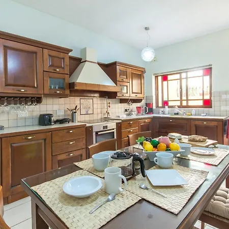 בית נופש Well Located Townhouse & Courtyard Kalka - Happy Kalkara
