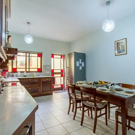 Σπίτι διακοπών Well Located Townhouse & Courtyard Kalka - Happy