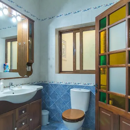 Well Located Townhouse & Courtyard Kalka - Happy Holiday home Kalkara