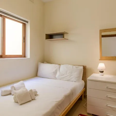 Well Located Townhouse & Courtyard Kalka - Happy * Kalkara