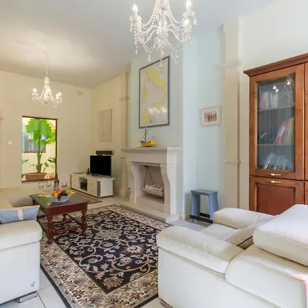 Dom wakacyjny Well Located Townhouse & Courtyard Kalka - Happy *