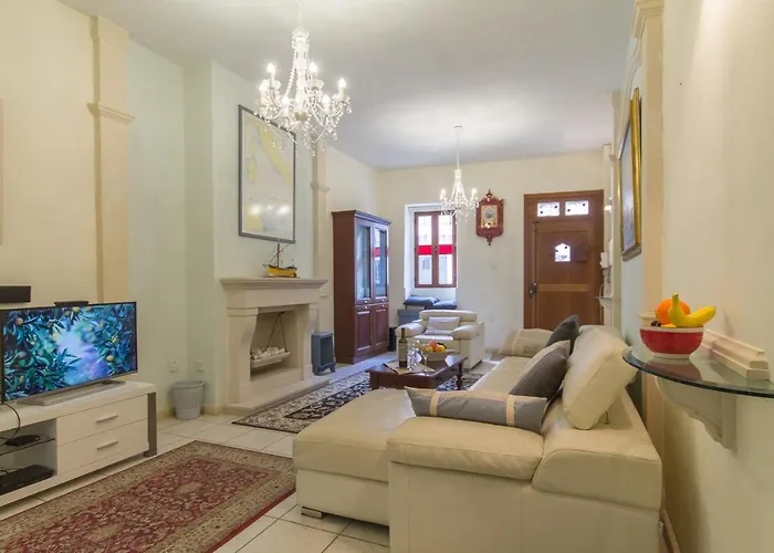 Well Located Townhouse & Courtyard Kalka - Happy Kalkara