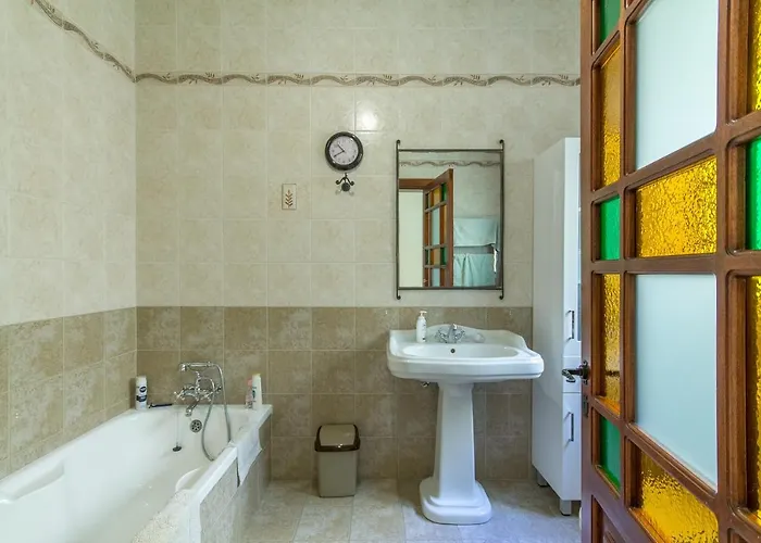 Well Located Townhouse & Courtyard Kalka - Happy *