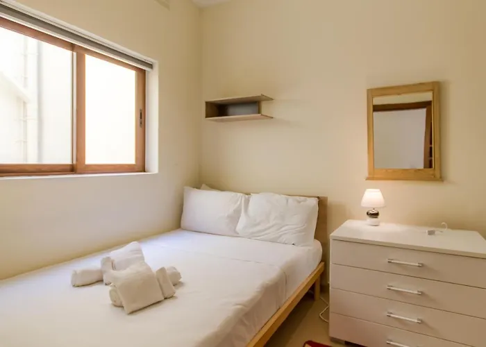 Well Located Townhouse & Courtyard Kalka - Happy * Kalkara