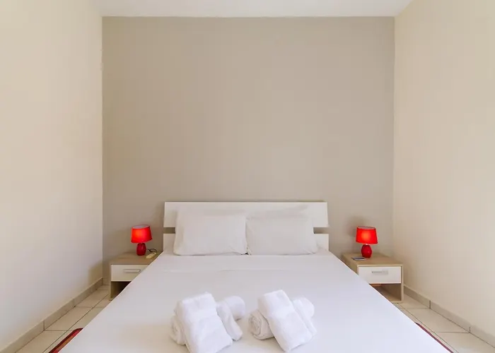 Well Located Townhouse & Courtyard Kalka - Happy Сasa de vacaciones *